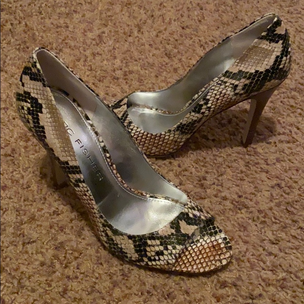 Marc Fisher Snake Print Heels Size 8M US